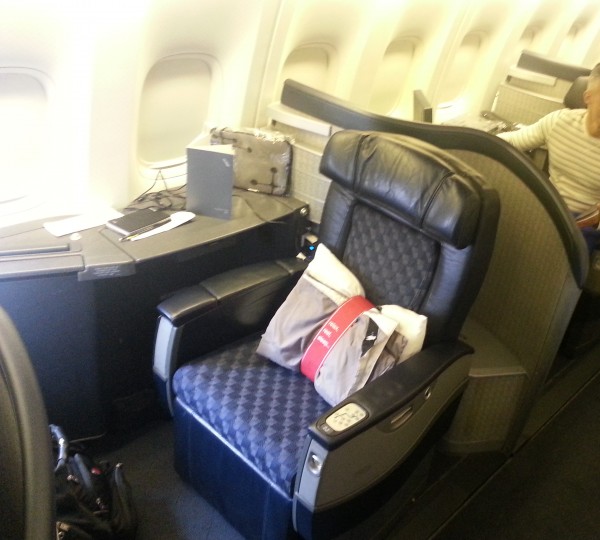 Una nueva versión de este asiento continúa en los 777-300ER