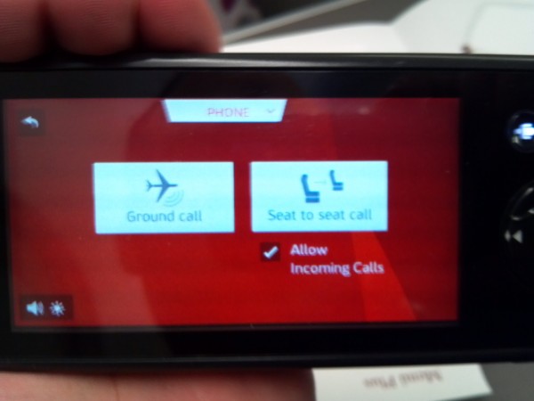 una pantalla de un celular en la mano