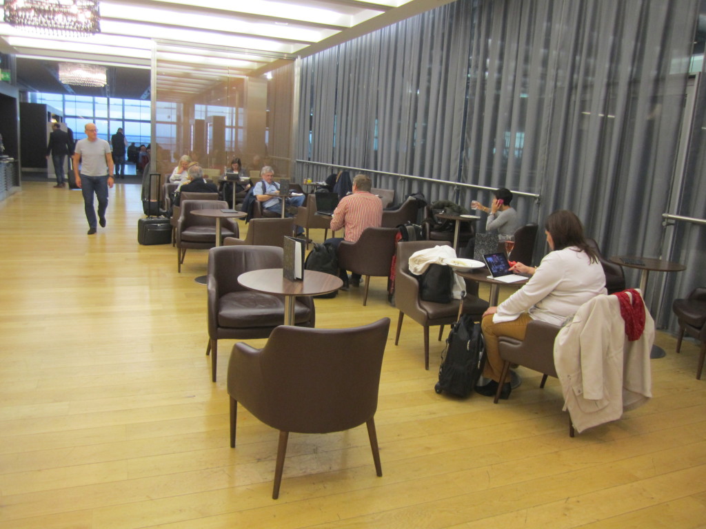 Galleries First British Airways Lounge Heathrow 2015-36