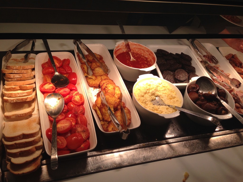 Galleries First British Airways Lounge Heathrow 2015-55