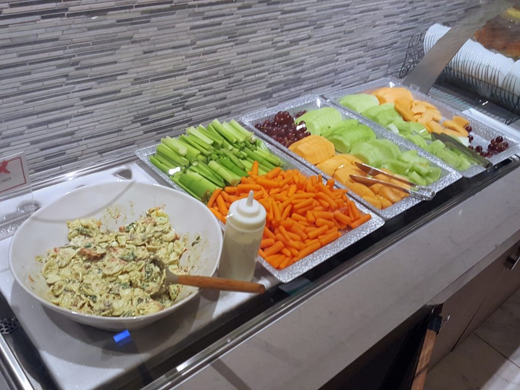 una bandeja con comida