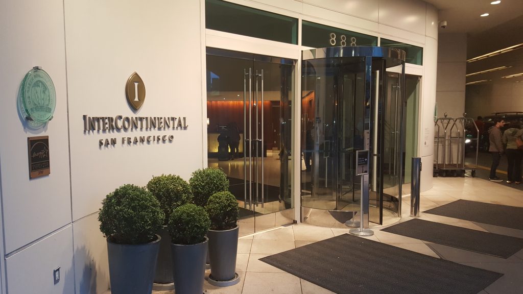 puerta de entrada de tienda