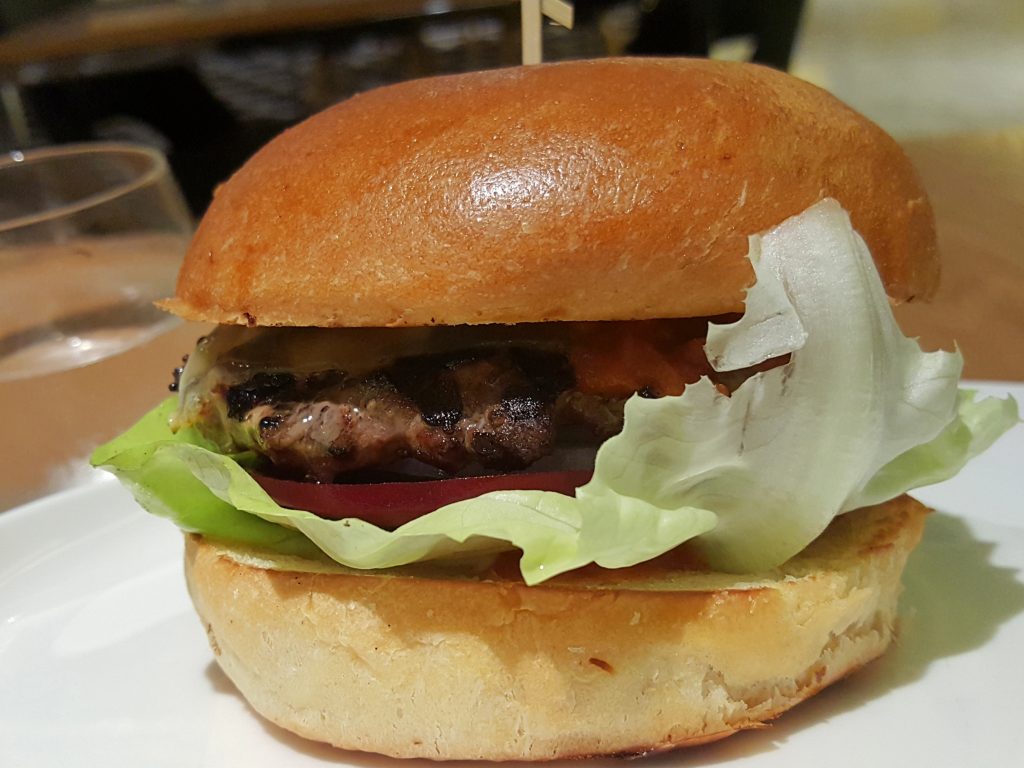 sándwich encima de un emparedado