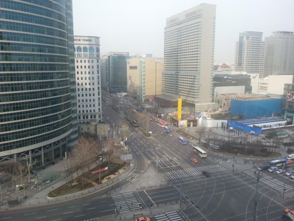 El otro lado de la intersección en el World Trade Boulevard