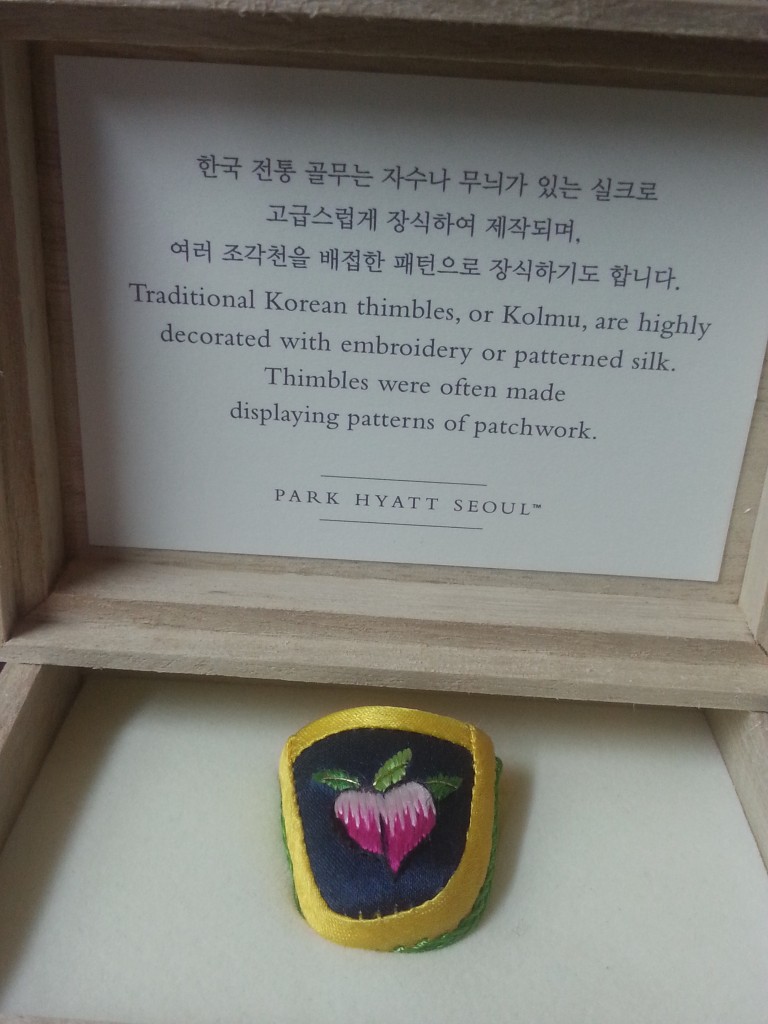 ¿Un dedal para coser? Tendrá algún significado especial o es sólo un souvenir? - Park Hyatt Seul