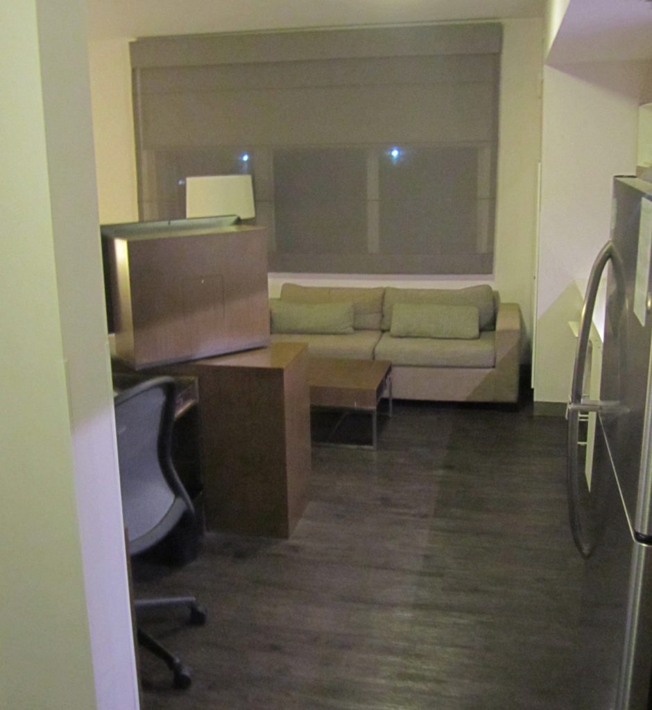 cuarto con piso de madera