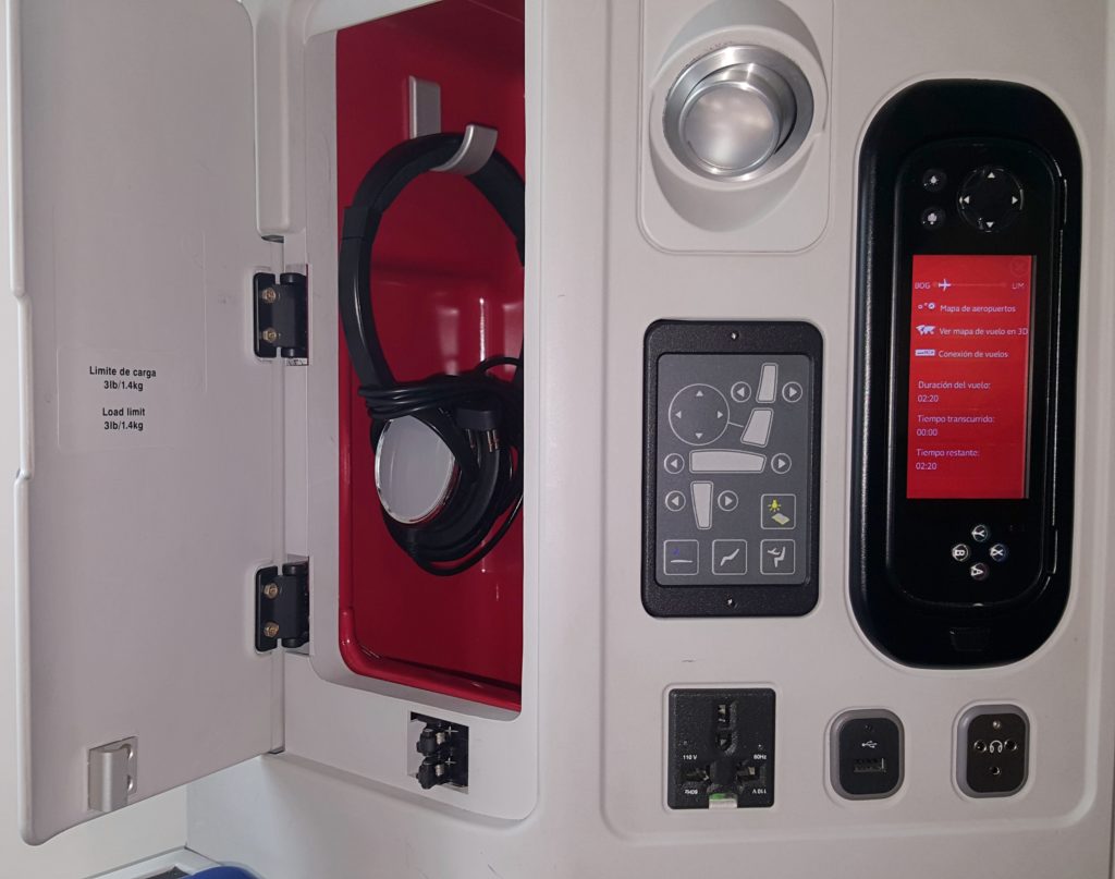 un microondas con la puerta abierta