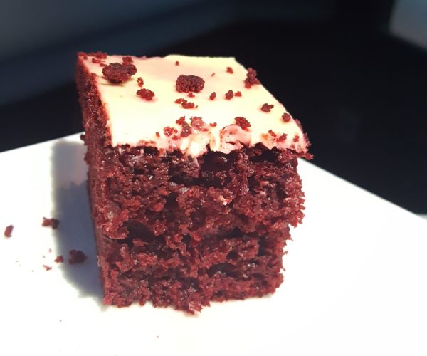 un pastel de chocolate