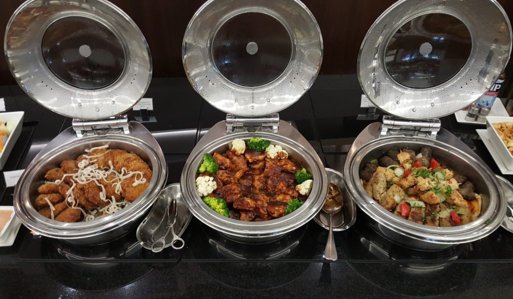 una bandeja con comida