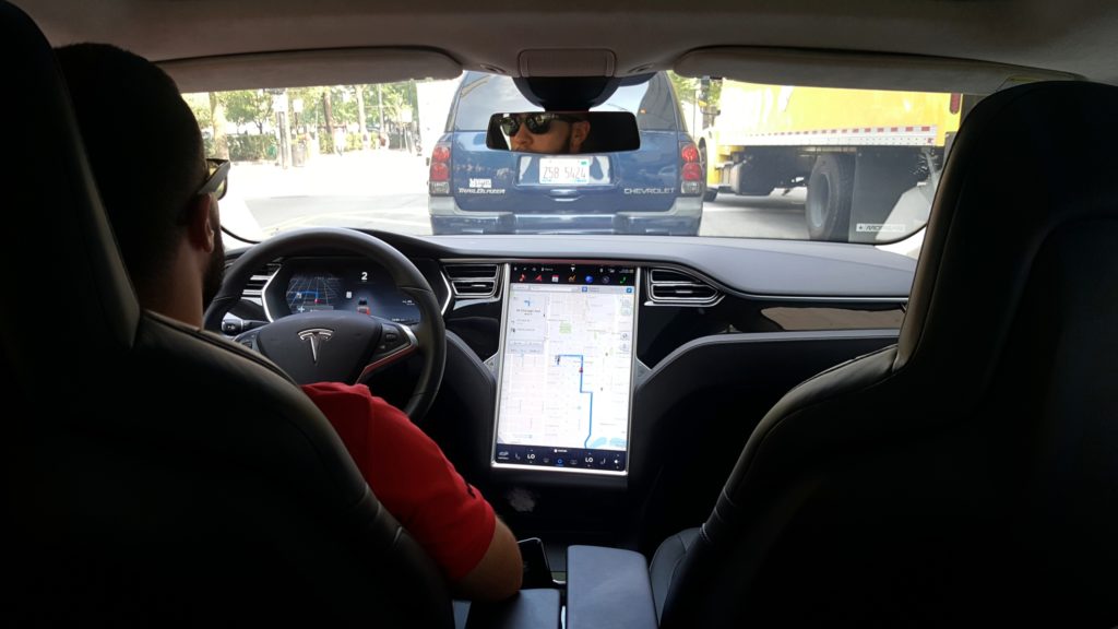 persona en el asiento de un coche