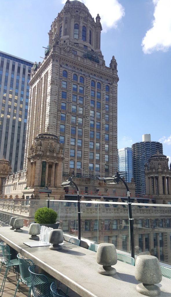 una torre de un edificio