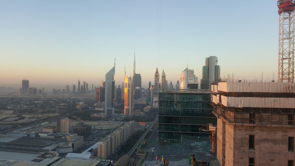 vista de una ciudad con edificios altos