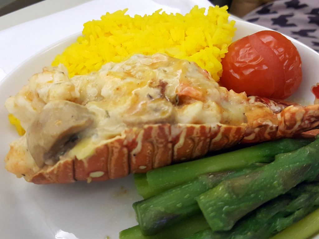 un plato con comida
